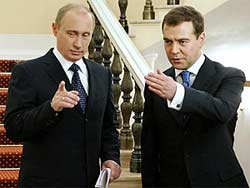 Медведев отправил Путина во Францию