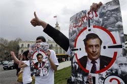 Что даст России отставка Саакашвили?