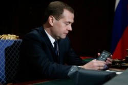 Медведеву подарили YotaPhone