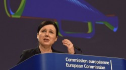 Еврокомиссия призвала сократить выдачу «золотых паспортов»