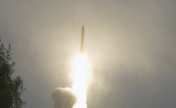 Россия запустила баллистическую ракету