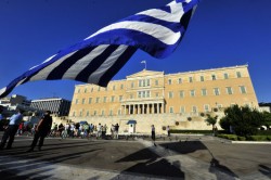 Греция сэкономит на госслужащих