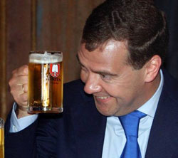 Медведев запретит "поллитровое" пиво