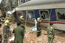 В Китае расследуют причины столкновения поездов