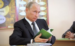 Путин понизил президентскую зарплату на 2018 год
