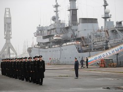 Российский экипаж «Мистраля» покидает Францию