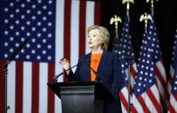 Клинтон призвала противостоять России и Китаю «разумно»