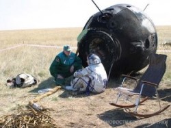 Космонавты приземлились Космонавты приземлились