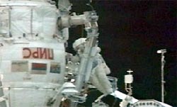 Космонавты поставили МКС под удар