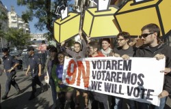 Каталония протестует против заморозки референдума
