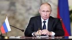 Путин повысил зарплаты чиновникам и дипломатам