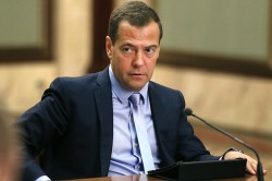 Медведев: в 2017 году пенсии проиндексируют в полном объёме