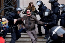 Барселона встретила короля Испании протестами