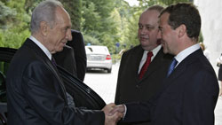 Перес пригласил Медведева в Израиль