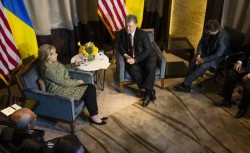 Порошенко провёл переговоры с Клинтон