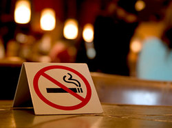 Россиянам запретят курить в кафе