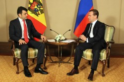 Медведев встретился с молдавским коллегой
