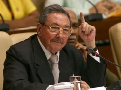 Кастро требует вернуть Гуантанамо