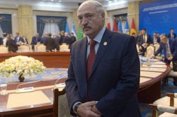 Лукашенко обвинил Москву в давлении на Минск