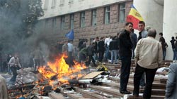 «Твитер-революция» в Молдове: сделано в Америке? «Твитер-революция» в Молдове: сделано в Америке?