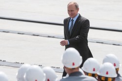 Владимир Путин принял участие в закладке четырёх кораблей на судоверфи в Приморье