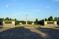 В Варшаве вандалы осквернили кладбище советских солдат
