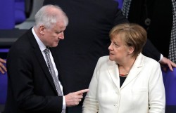Глава МВД Германии хочет уйти в отставку
