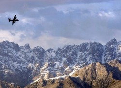 В Афганистане самолет врезался в горы