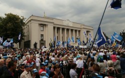 Несколько тысяч человек вышли на марш протеста в Киеве