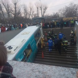 В Москве автобус въехал в подземный переход 