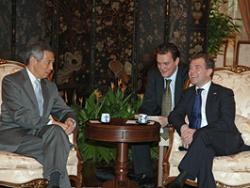 Медведев встретился с руководством Сингапура