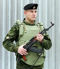 У милиционеров отберут автоматы Калашникова и пистолеты Макарова