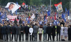 Сербские радикалы грозят  президенту импичментом