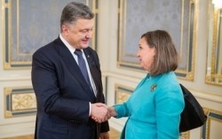 Нуланд и Порошенко обсудили Минские соглашения