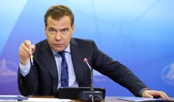 Медведев запретил опасное вождение на дорогах
