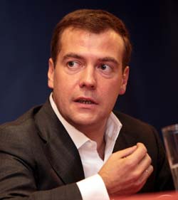 Медведев стимулирует малый бизнес