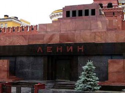 Мавзолей отремонтируют вместе с Лениным