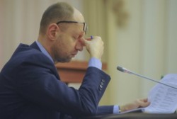 Яценюк обвинил Минэнерго в потакании России