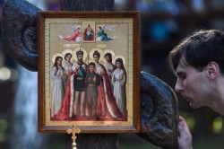 По России идет крестный ход в память о Романовых