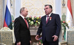 Путин наградил Эмомали Рахмона орденом Александра Невского