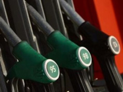 Цены на бензин снизят силой