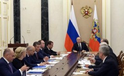 Путин потребовал устранить диспропорции в доходах регионов