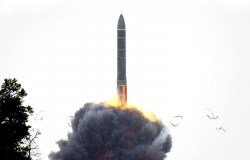 Россия вывела на орбиты три военных спутника 