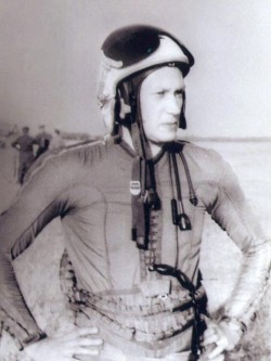 Лётчик Николай Зуев Лётчик Николай Зуев