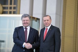 Эрдоган пообещал Порошенко не признавать Крым российским 