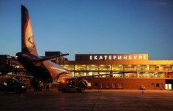 В Екатеринбурге самолет столкнулся с погрузчиком
