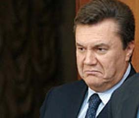 Янукович подал в отставку