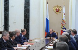 Путин обсудит с Совбезом безопасность рунета