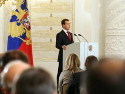 Медведев предложил России новое время 