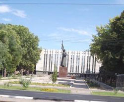 Ташкент пообещал вернуть советские памятники